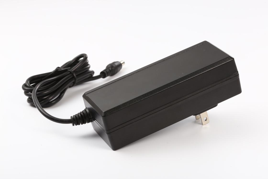 Μαύρο 60W Αμερικανός στο PC ABS προσαρμοστών βρετανικών βουλωμάτων πολυ προσαρμοστής βουλωμάτων 12 βολτ